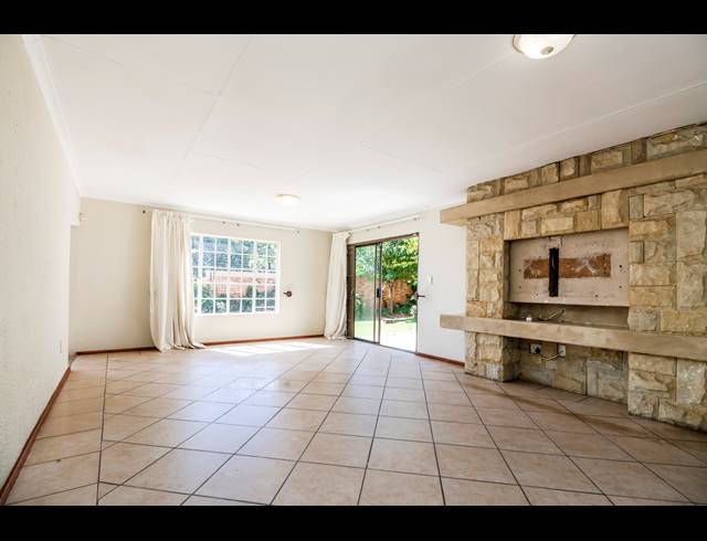 3 BEDROOM TOWNHOUSE RENTED IN HONEYDEW GROVE